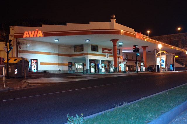 petrol-station-439993_6401